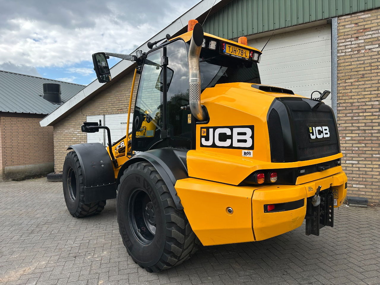 JCB TM320S sv - Máy xúc lật bánh lốp kính thiên văn: hình 3 JCB TM320S sv - Máy xúc lật bánh lốp kính thiên văn: hình 3