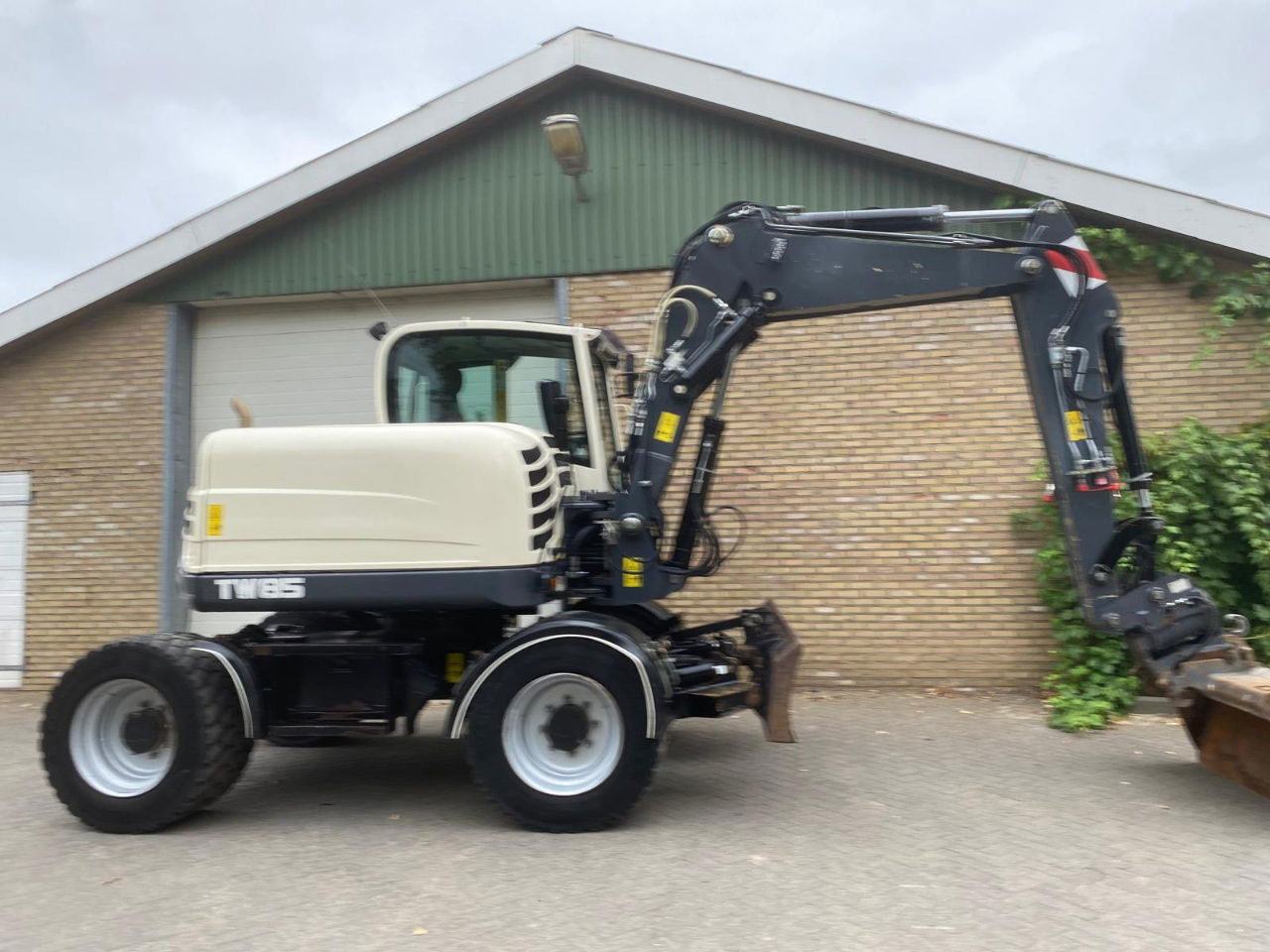 Terex TW85 - Máy xúc bánh lốp: hình 4 Terex TW85 - Máy xúc bánh lốp: hình 4