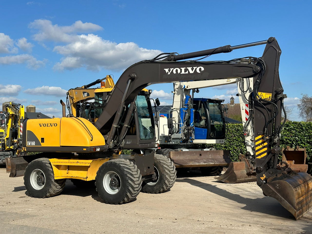 Volvo EW160 - Máy xúc bánh lốp: hình 5 Volvo EW160 - Máy xúc bánh lốp: hình 5