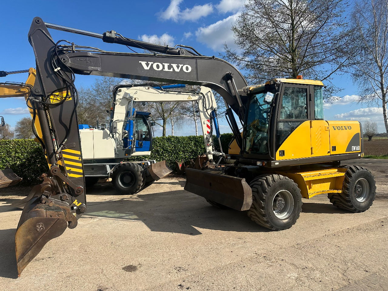 Volvo EW160 - Máy xúc bánh lốp: hình 1 Volvo EW160 - Máy xúc bánh lốp: hình 1