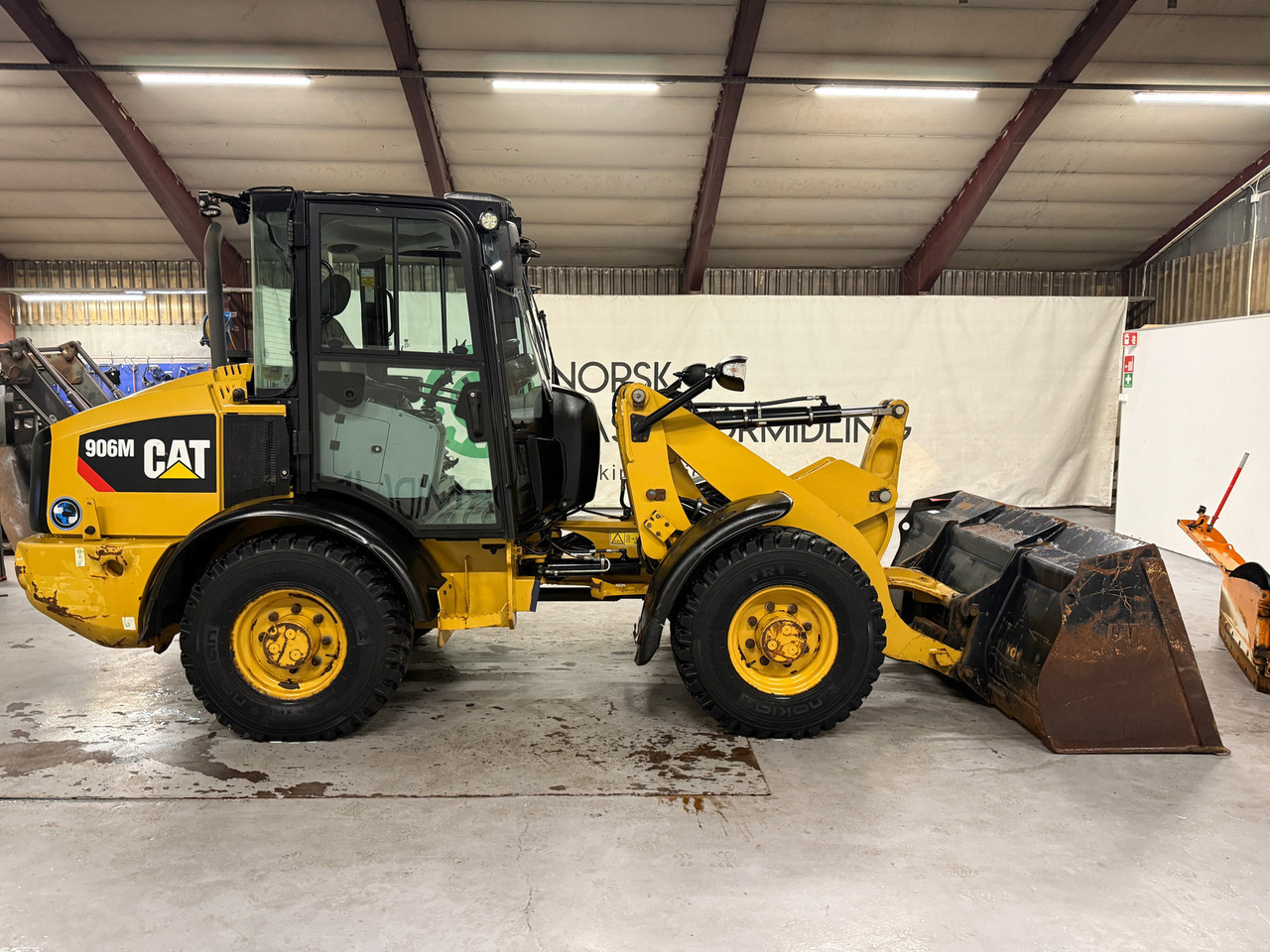 Cat 906M High Flow, 40 km/t med skuff og plog # TIL LEIE# - Máy xúc lật bánh lốp: hình 5 Cat 906M High Flow, 40 km/t med skuff og plog # TIL LEIE# - Máy xúc lật bánh lốp: hình 5