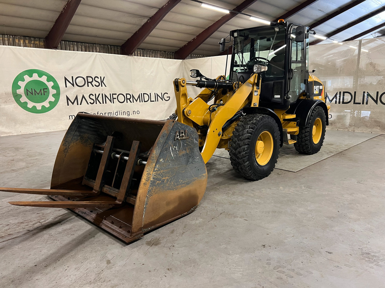 Cat 908M - Máy xúc lật bánh lốp: hình 3 Cat 908M - Máy xúc lật bánh lốp: hình 3