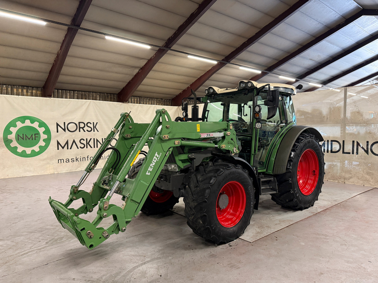 Fendt 211 Vario TMS - Máy cày: hình 1 Fendt 211 Vario TMS - Máy cày: hình 1