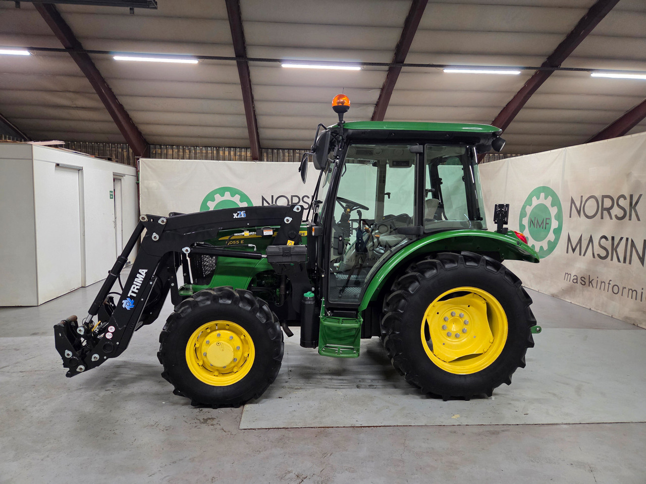 John Deere 5055E #600 timer - Máy cày: hình 2 John Deere 5055E #600 timer - Máy cày: hình 2