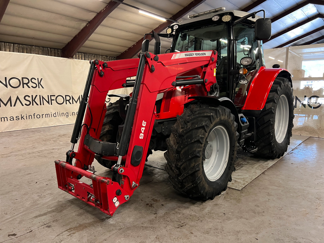 Massey Ferguson 5613 Dyna 6 - Máy cày: hình 2 Massey Ferguson 5613 Dyna 6 - Máy cày: hình 2