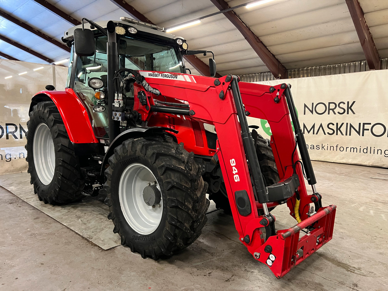 Massey Ferguson 5613 Dyna 6 - Máy cày: hình 4 Massey Ferguson 5613 Dyna 6 - Máy cày: hình 4