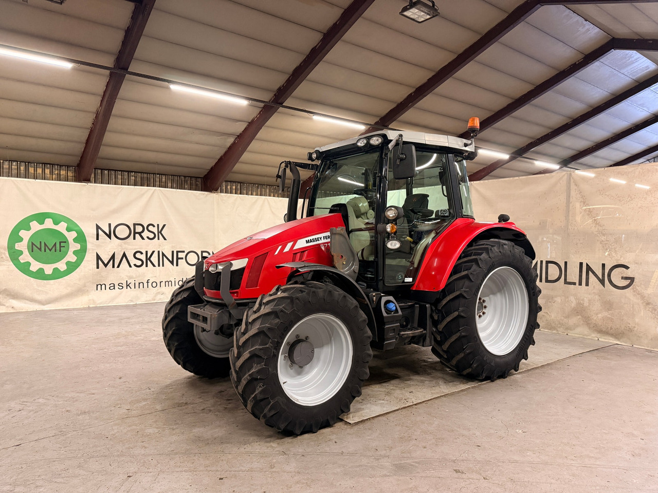 Massey Ferguson 5712SL Inkl ny frontlaster - Máy cày: hình 1 Massey Ferguson 5712SL Inkl ny frontlaster - Máy cày: hình 1