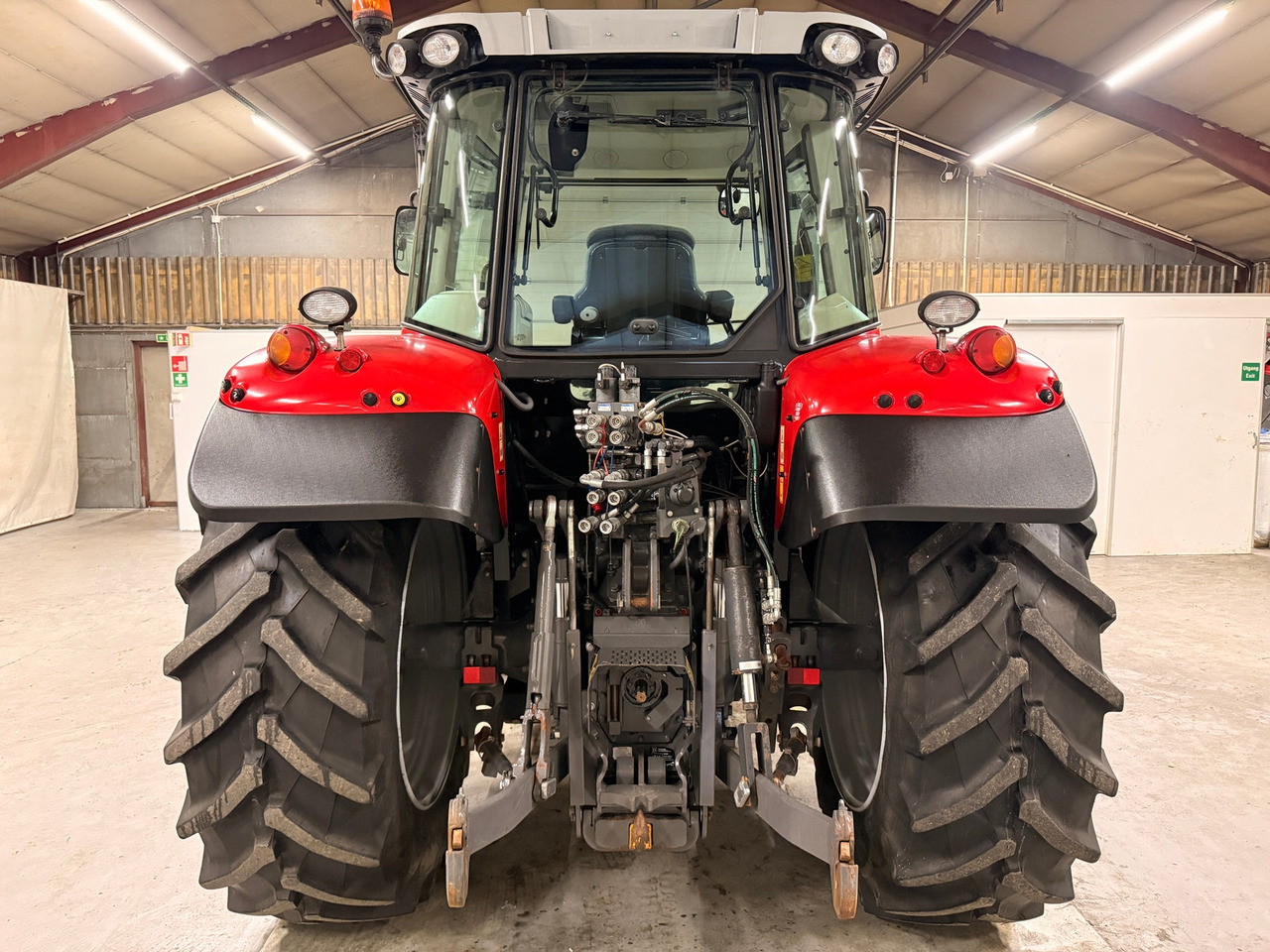 Massey Ferguson 5712SL Inkl ny frontlaster - Máy cày: hình 4 Massey Ferguson 5712SL Inkl ny frontlaster - Máy cày: hình 4