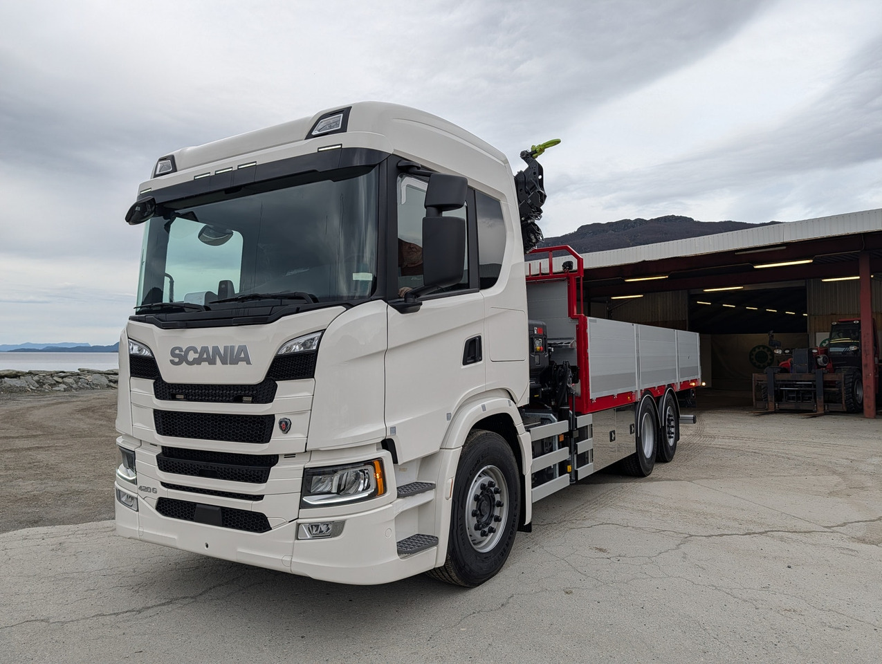 Scania G420 6x2 med HIAB 232-E5 Hipro og MCE påbygg - Xe tải thùng lửng/ Phẳng, Xe cẩu tự hành: hình 1 Scania G420 6x2 med HIAB 232-E5 Hipro og MCE påbygg - Xe tải thùng lửng/ Phẳng, Xe cẩu tự hành: hình 1