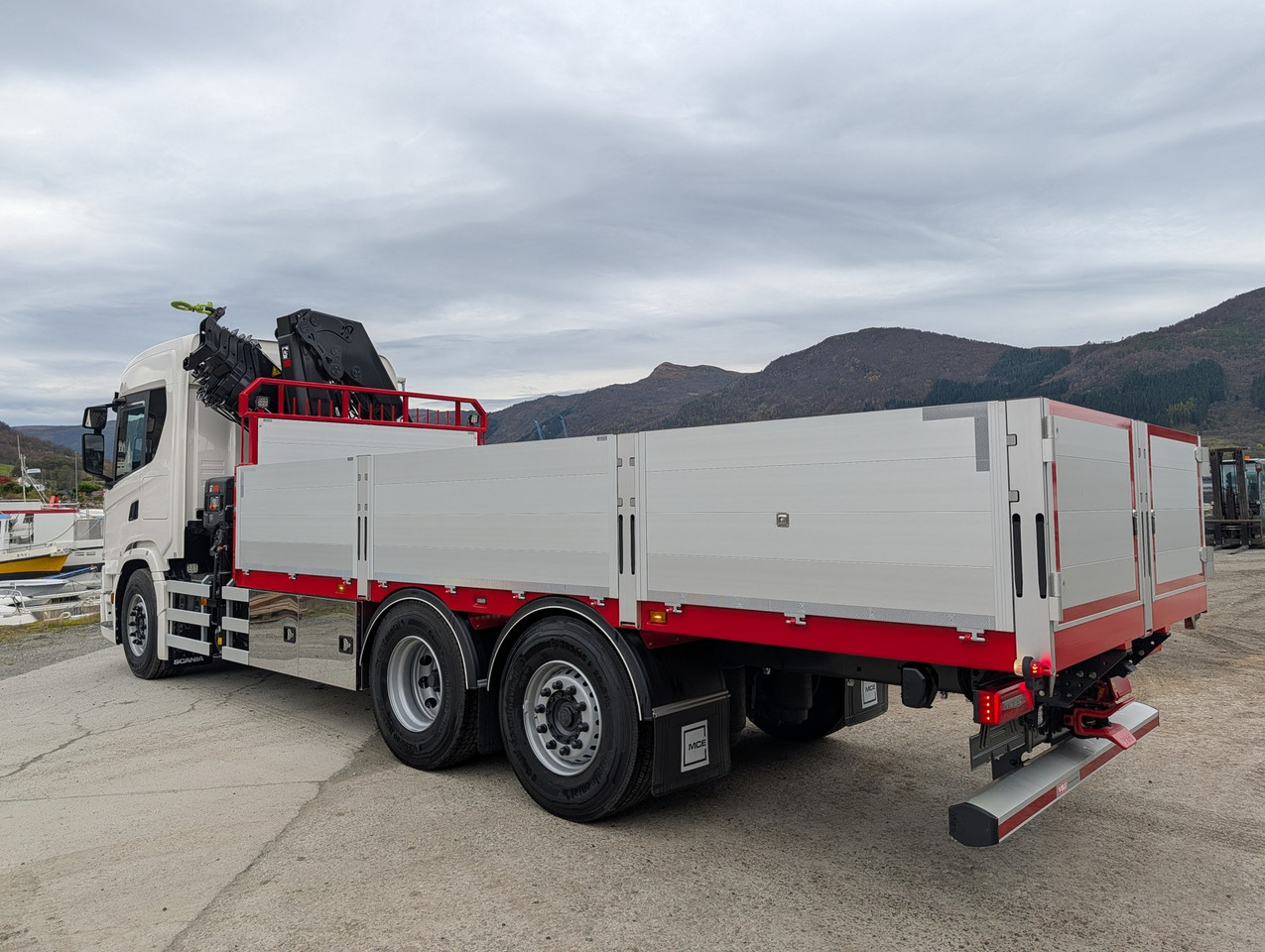 Scania G420 6x2 med HIAB 232-E5 Hipro og MCE påbygg - Xe tải thùng lửng/ Phẳng, Xe cẩu tự hành: hình 4 Scania G420 6x2 med HIAB 232-E5 Hipro og MCE påbygg - Xe tải thùng lửng/ Phẳng, Xe cẩu tự hành: hình 4