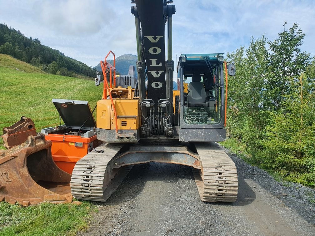 Volvo ECR235EL - Máy xúc bánh xích: hình 2 Volvo ECR235EL - Máy xúc bánh xích: hình 2