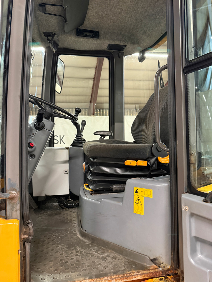 Máy xúc lật bánh lốp Volvo L30B: hình 11