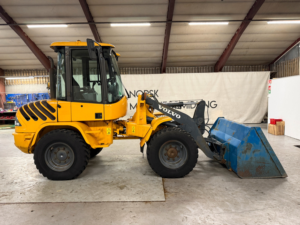 Máy xúc lật bánh lốp Volvo L30B: hình 6