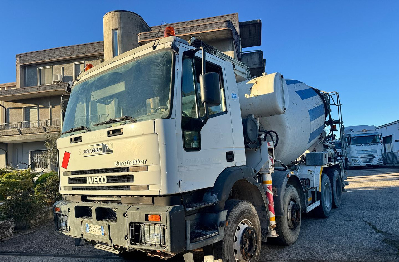 Betonpompa CIFA Iveco Trakker 410E44 - Xe trộn bơm bê tông: hình 1 Betonpompa CIFA Iveco Trakker 410E44 - Xe trộn bơm bê tông: hình 1
