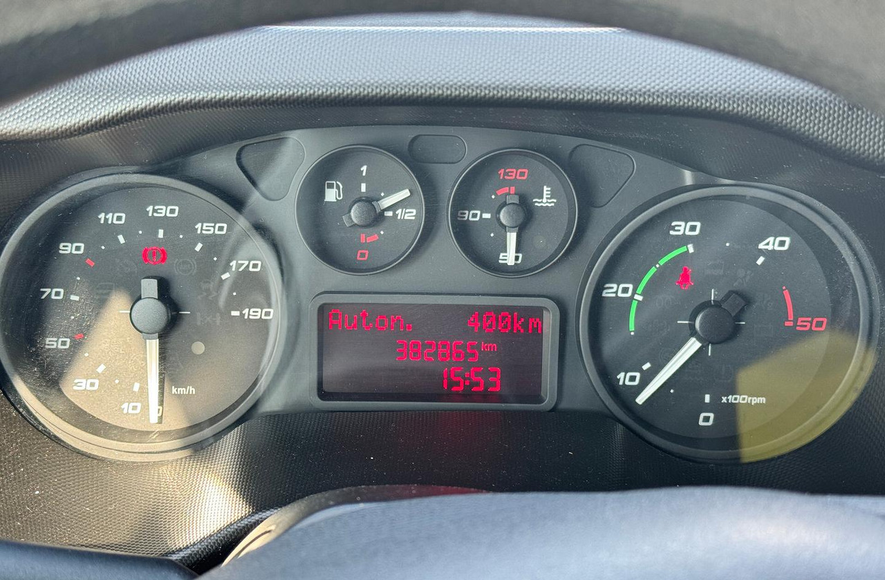 IVECO DAILY 35S15 - FRIGO FRC - PATENTE B - Xe van đông lạnh: hình 4 IVECO DAILY 35S15 - FRIGO FRC - PATENTE B - Xe van đông lạnh: hình 4