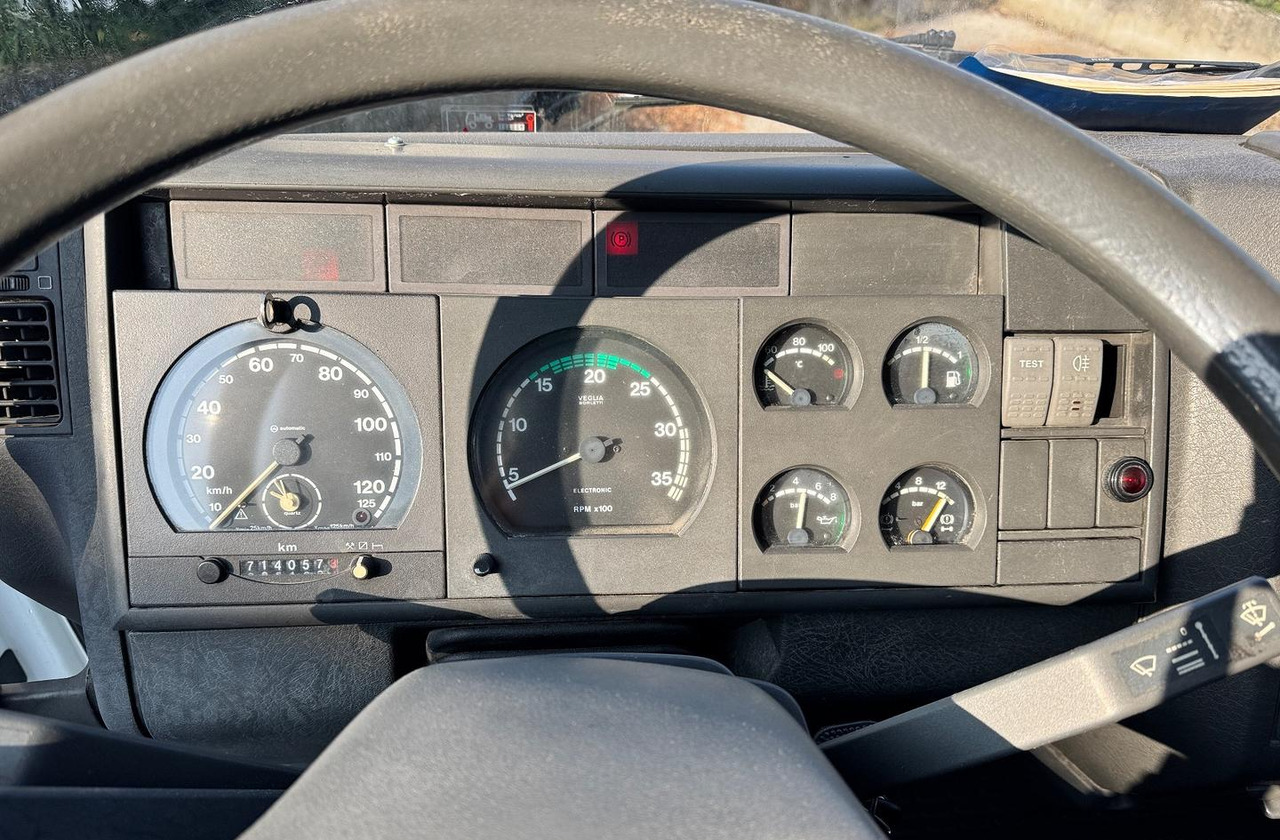 Iveco Eurocargo 150E23 con Gru HIAB - Xe tải thùng lửng/ Phẳng, Xe cẩu tự hành: hình 4 Iveco Eurocargo 150E23 con Gru HIAB - Xe tải thùng lửng/ Phẳng, Xe cẩu tự hành: hình 4