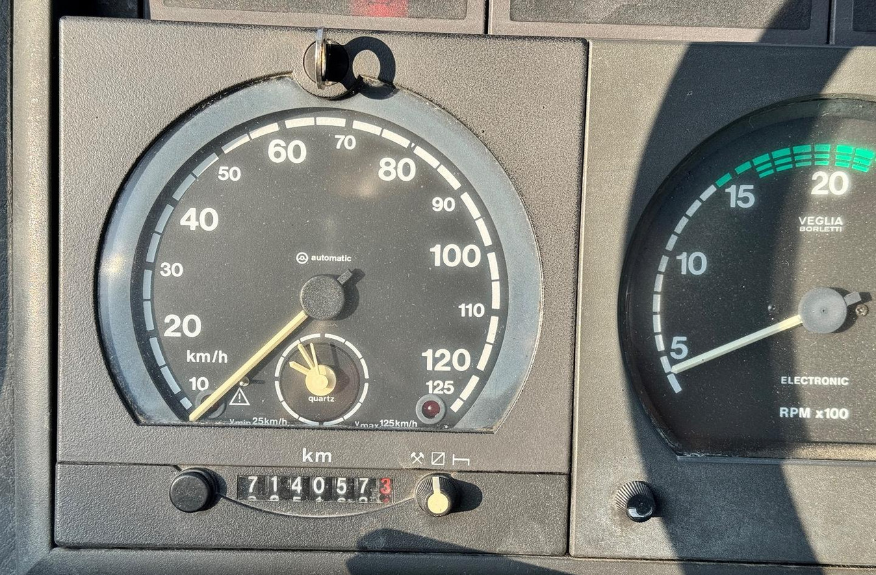 Iveco Eurocargo 150E23 con Gru HIAB - Xe tải thùng lửng/ Phẳng, Xe cẩu tự hành: hình 3 Iveco Eurocargo 150E23 con Gru HIAB - Xe tải thùng lửng/ Phẳng, Xe cẩu tự hành: hình 3