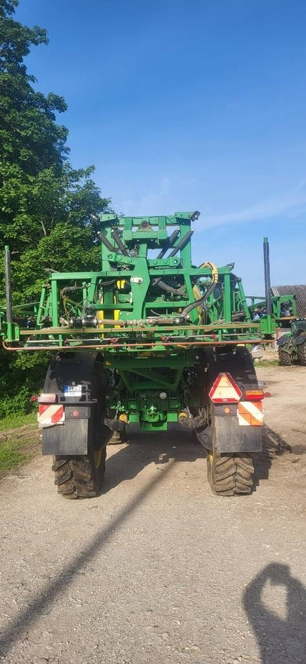 John Deere R4040i - Máy phun xịt tự hành: hình 4 John Deere R4040i - Máy phun xịt tự hành: hình 4