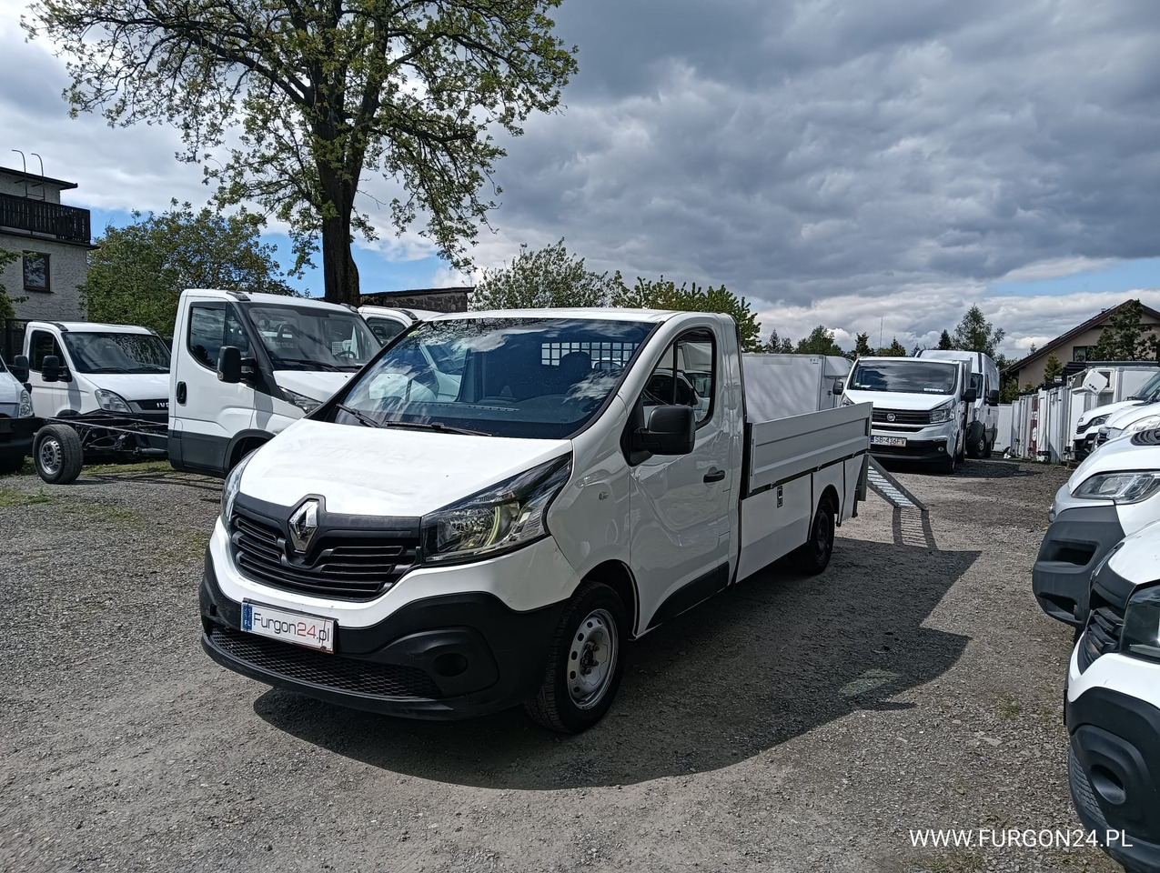 RENAULT TRAFIC SKRZYNIA PAKA Z NAJAZDAMI I PÓŁKAMI NR 689 - Xe tải nhỏ phẳng: hình 1 RENAULT TRAFIC SKRZYNIA PAKA Z NAJAZDAMI I PÓŁKAMI NR 689 - Xe tải nhỏ phẳng: hình 1