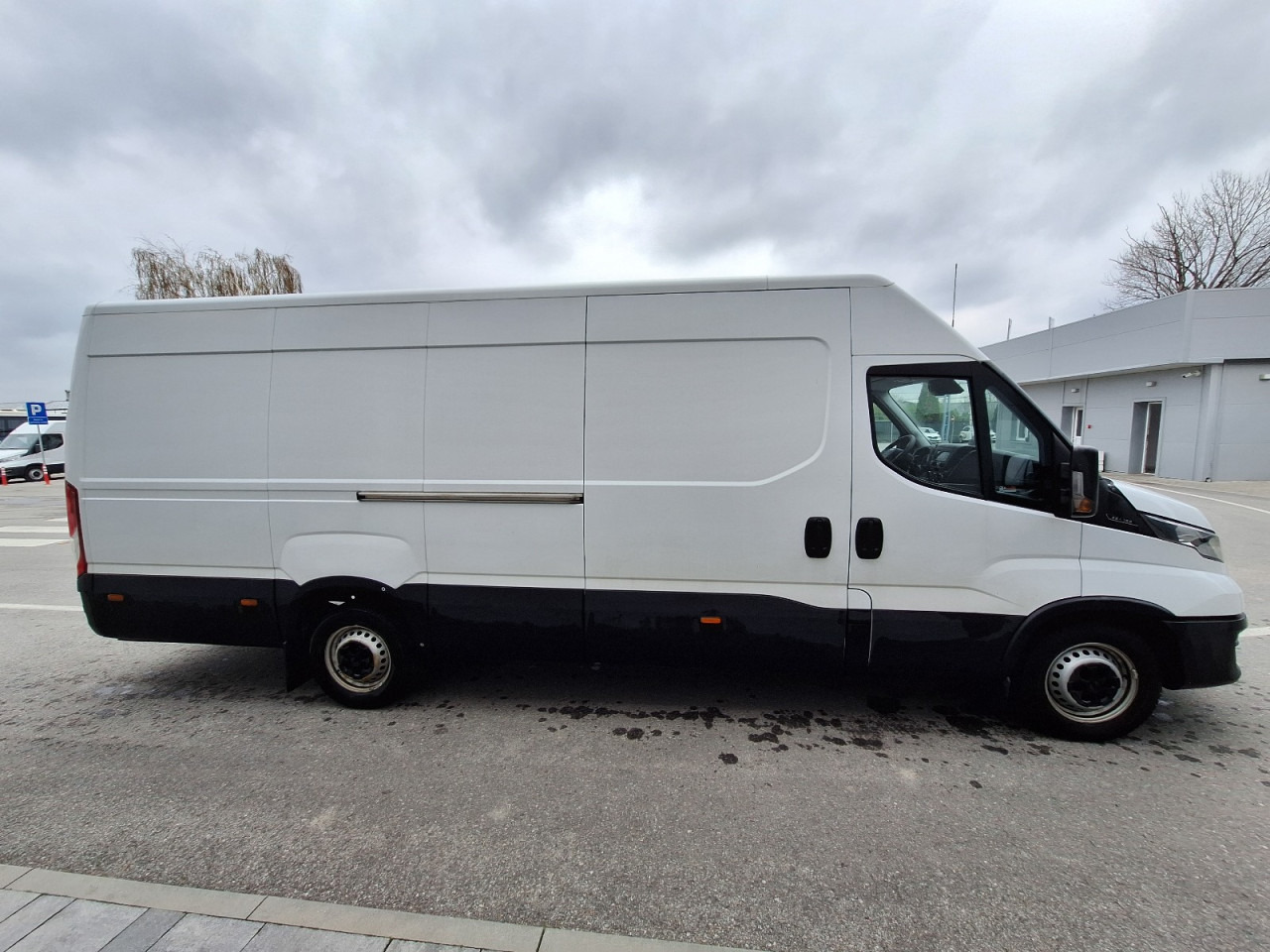 Xe van chở hàng IVECO Daily ne postoji: hình 11 Xe van chở hàng IVECO Daily ne postoji: hình 11