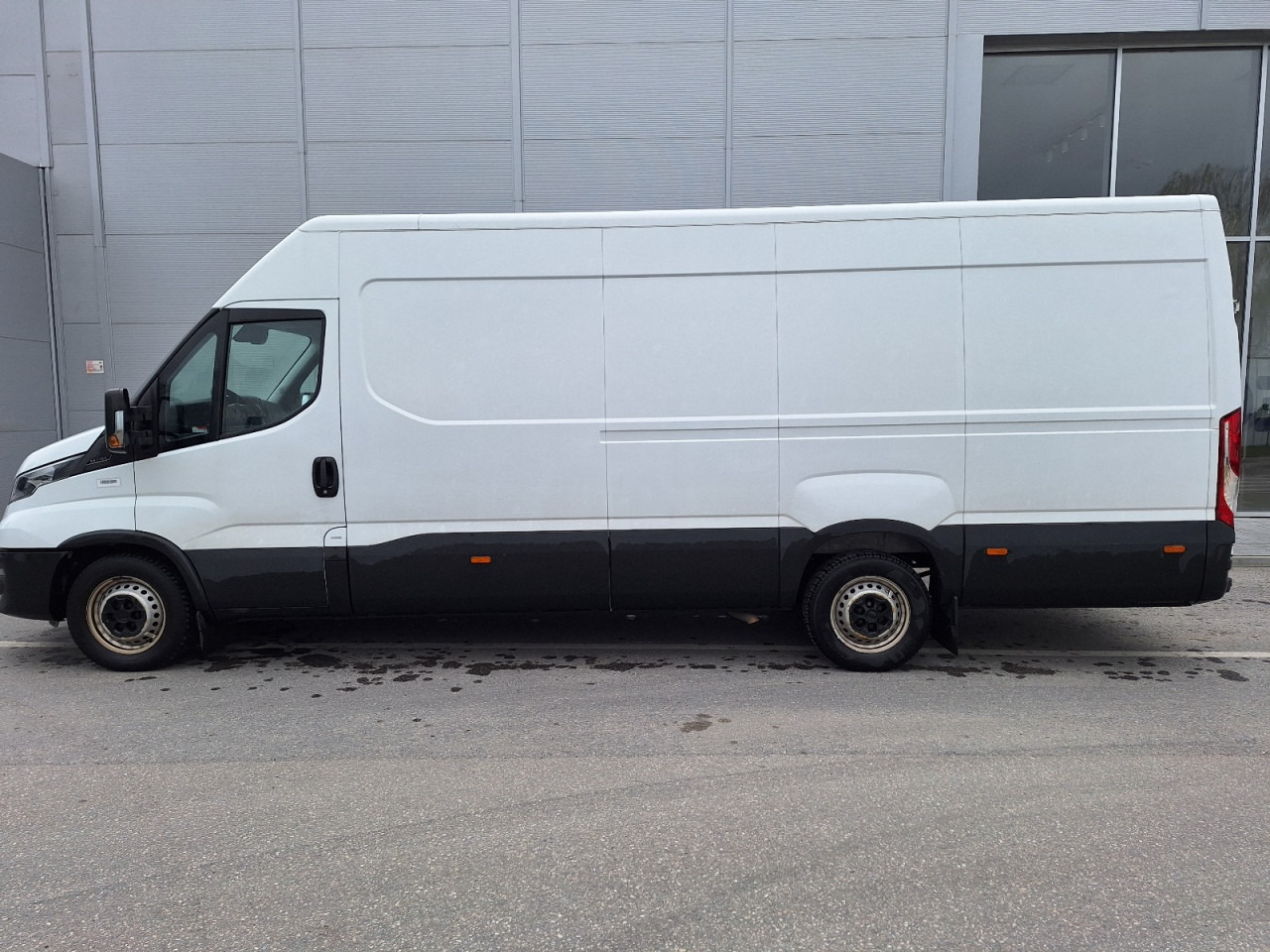 Xe van chở hàng IVECO Daily ne postoji: hình 10 Xe van chở hàng IVECO Daily ne postoji: hình 10