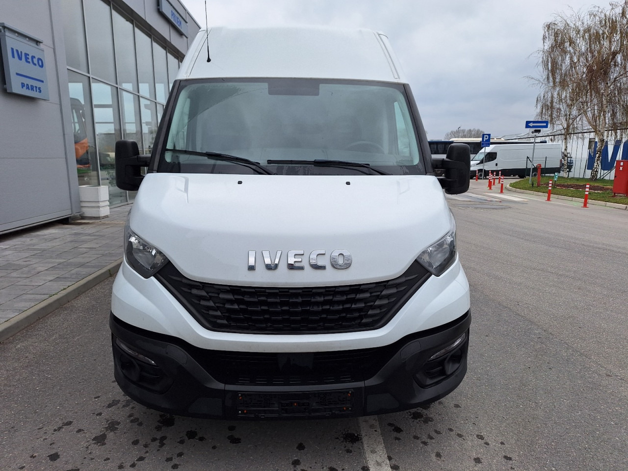 Xe van chở hàng IVECO Daily ne postoji: hình 8 Xe van chở hàng IVECO Daily ne postoji: hình 8