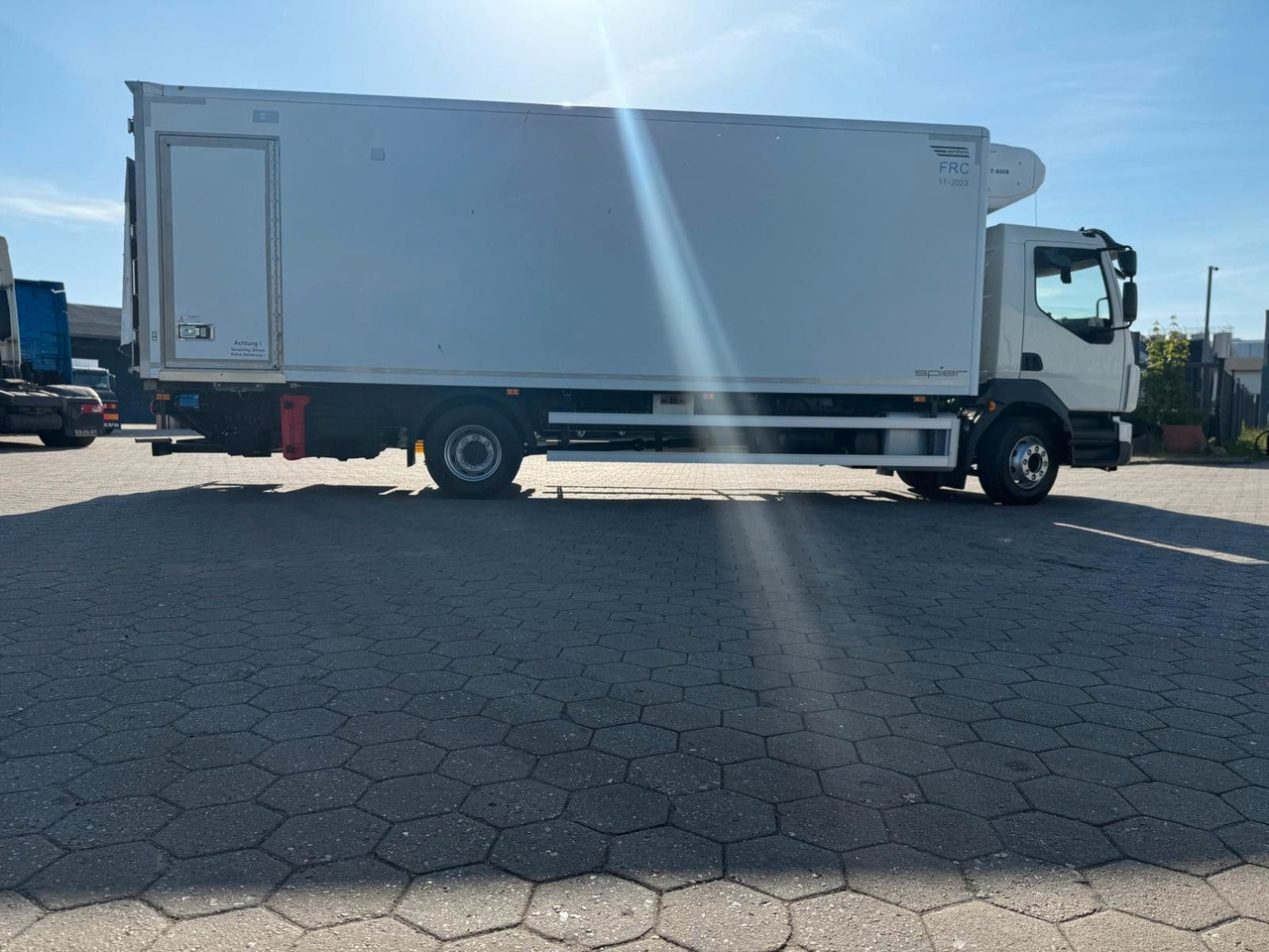 Volvo FL 42 R 240 +Thermoking T-880R+Kamera - Xe tải đông lạnh: hình 2 Volvo FL 42 R 240 +Thermoking T-880R+Kamera - Xe tải đông lạnh: hình 2