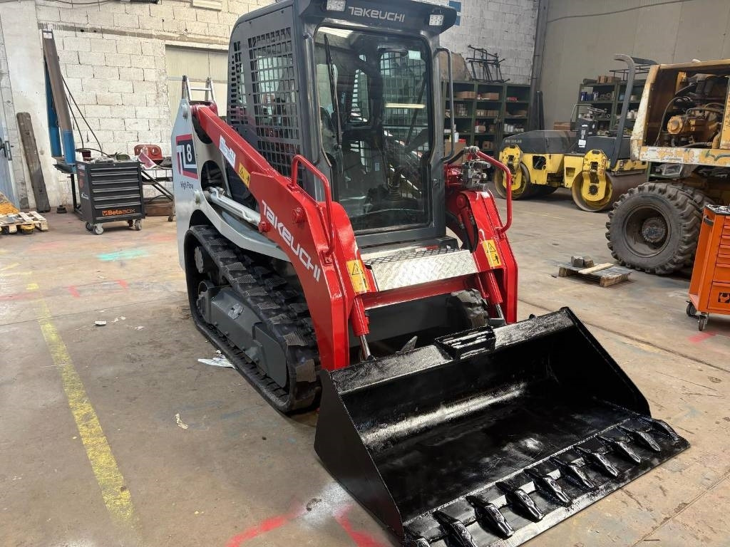Takeuchi TL 8 - Máy xúc lật đa năng: hình 2 Takeuchi TL 8 - Máy xúc lật đa năng: hình 2