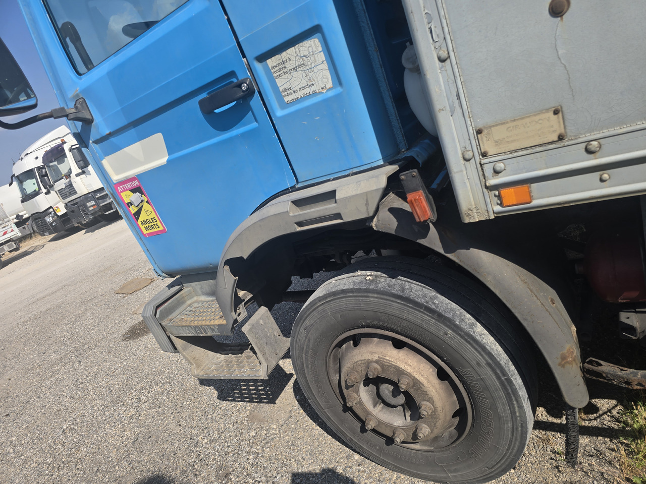 Xe tải RENAULT Midlum 150: hình 10