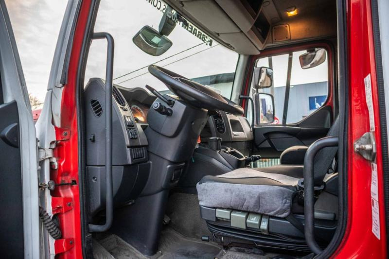 Interior photo 1: Xe tải hộp Renault MIDLUM 270 DXI (18t.)+DHOLLANDIA 2T.