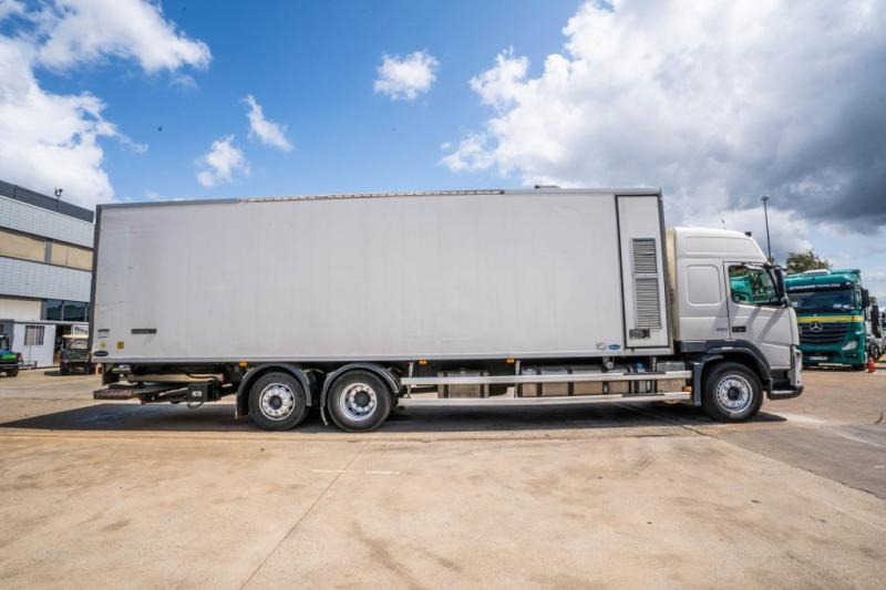 Volvo FM 330-6x2-VEB+AUBINEAU+DHOLLANDIA- POUSSIN/CHICKEN/KUIKEN/KÛKEN - Xe tải đông lạnh: hình 3 Volvo FM 330-6x2-VEB+AUBINEAU+DHOLLANDIA- POUSSIN/CHICKEN/KUIKEN/KÛKEN - Xe tải đông lạnh: hình 3