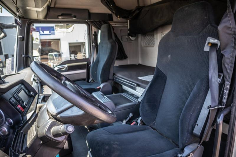 Interior photo 1: Xe đầu kéo MAN TGX 18.480 XLX BLS+INTARDER