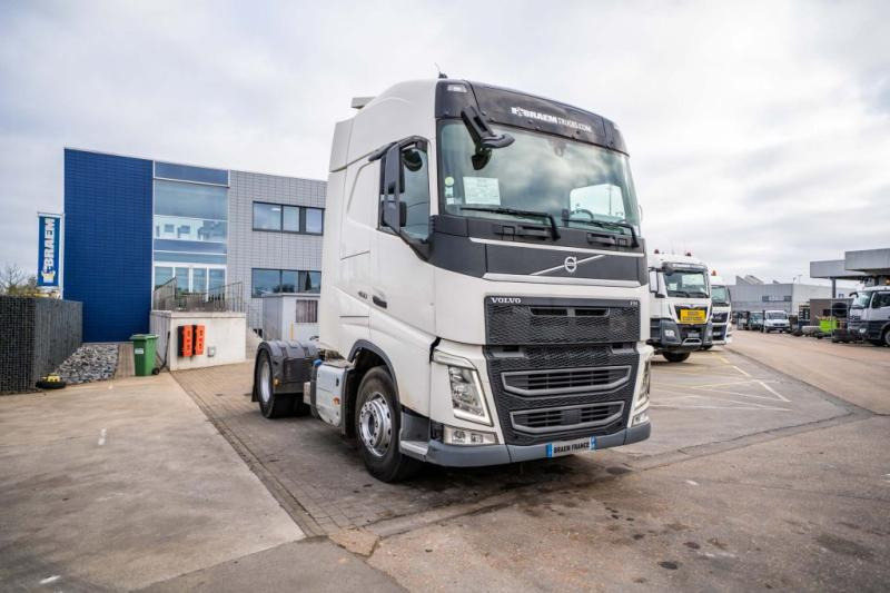 Volvo FH 4 460 - Xe đầu kéo: hình 2 Volvo FH 4 460 - Xe đầu kéo: hình 2