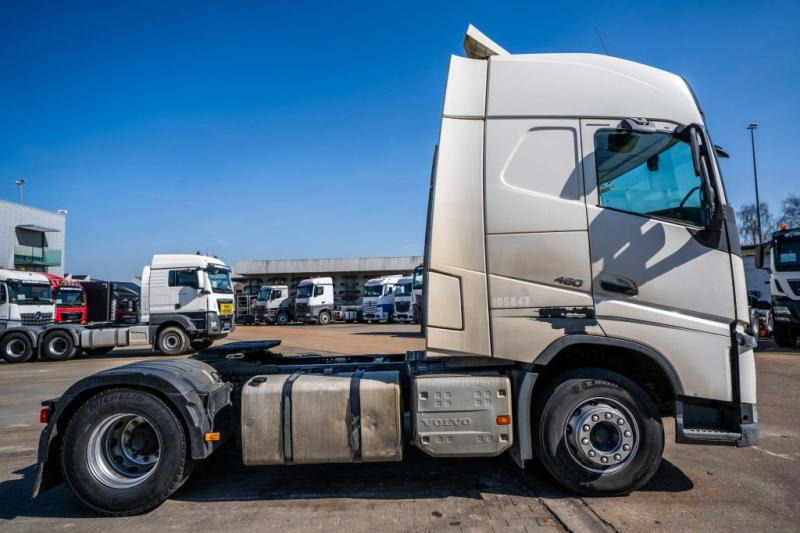 Volvo FH 4 460 - Xe đầu kéo: hình 3 Volvo FH 4 460 - Xe đầu kéo: hình 3