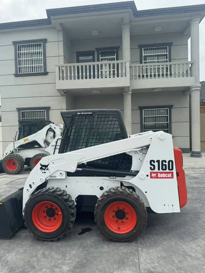 Bobcat S 160 - Máy xúc lật đa năng: hình 2 Bobcat S 160 - Máy xúc lật đa năng: hình 2