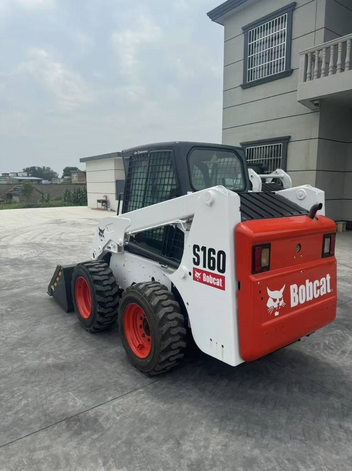 Bobcat S 160 - Máy xúc bánh xích: hình 3 Bobcat S 160 - Máy xúc bánh xích: hình 3