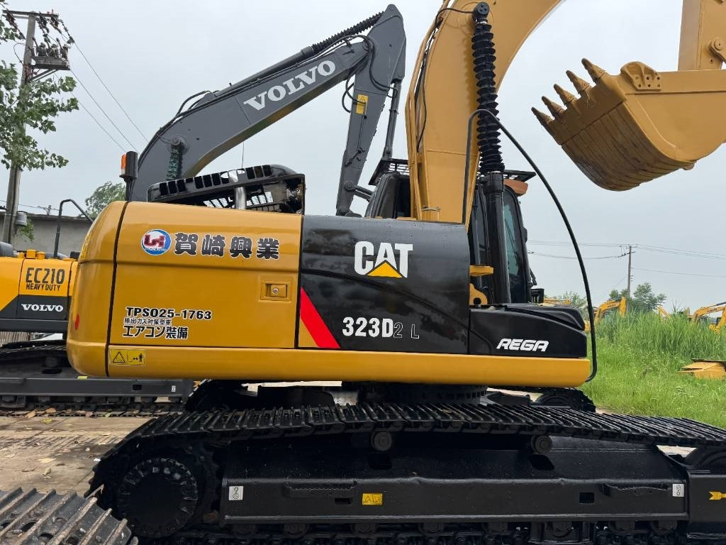 Máy xúc bánh xích CAT 323D2: hình 6