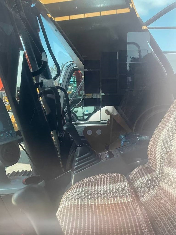 CAT 330D2  - Máy xúc bánh xích: hình 2 CAT 330D2  - Máy xúc bánh xích: hình 2