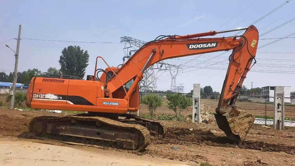 Doosan DH 225 LC-7 - Máy xúc bánh xích: hình 1 Doosan DH 225 LC-7 - Máy xúc bánh xích: hình 1
