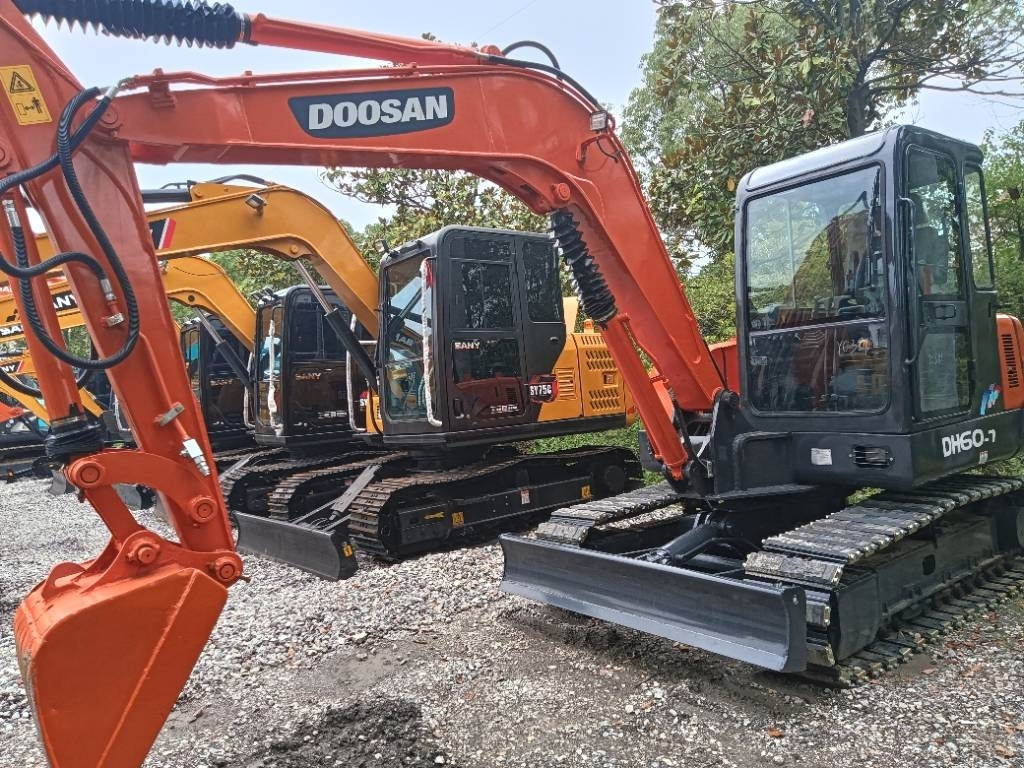 Doosan DH 60-7 - Máy xúc bánh xích: hình 2 Doosan DH 60-7 - Máy xúc bánh xích: hình 2
