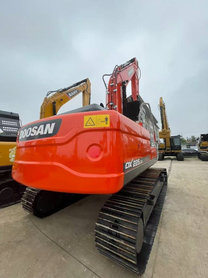 Doosan DX 225 LC - Máy xúc bánh xích: hình 3 Doosan DX 225 LC - Máy xúc bánh xích: hình 3
