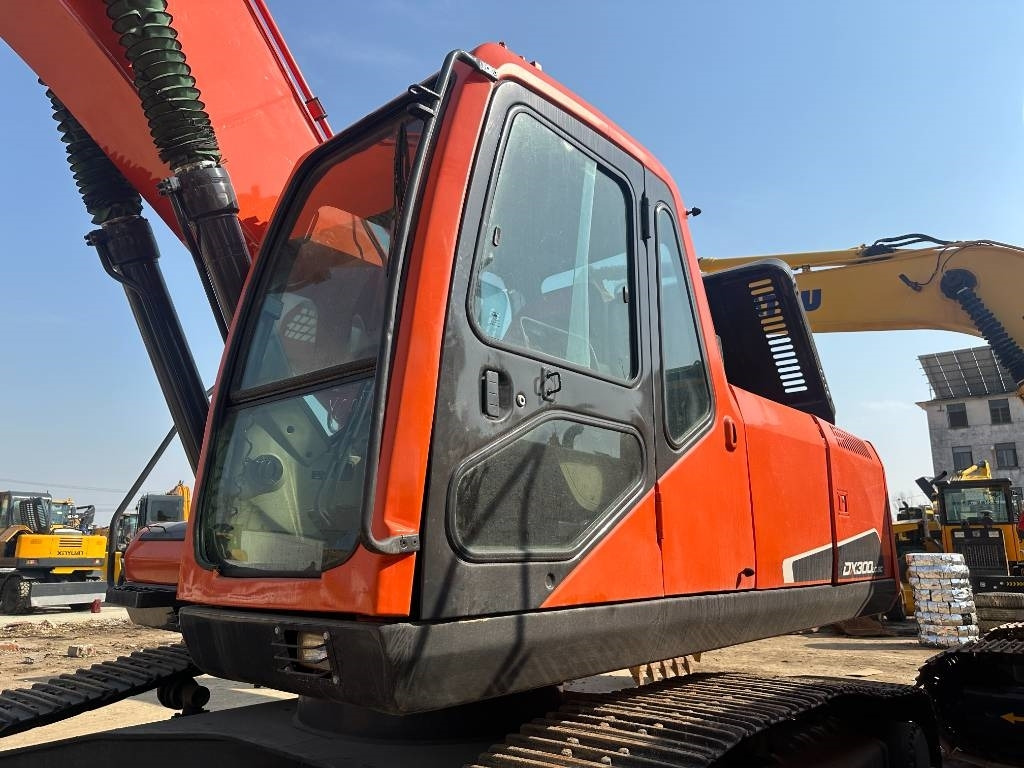 Doosan DX 300 - Máy xúc bánh xích: hình 4 Doosan DX 300 - Máy xúc bánh xích: hình 4