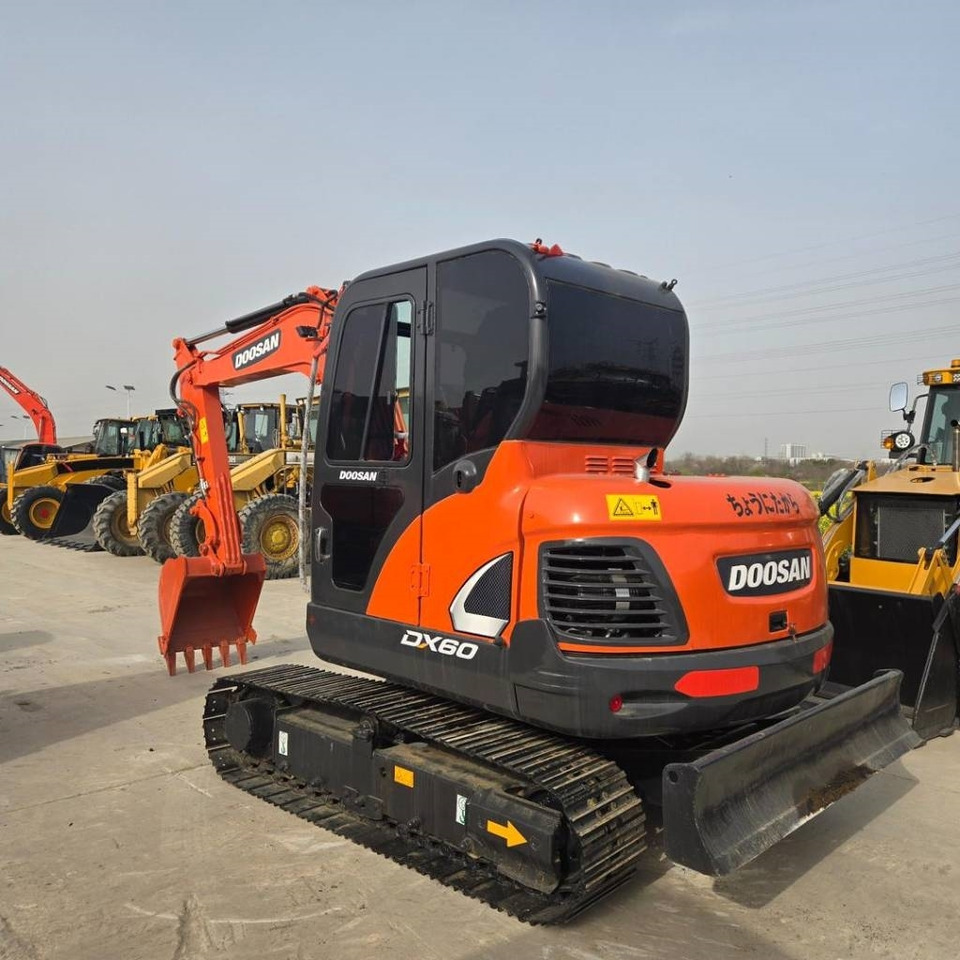 Doosan DX 60 - Máy xúc mini: hình 1 Doosan DX 60 - Máy xúc mini: hình 1