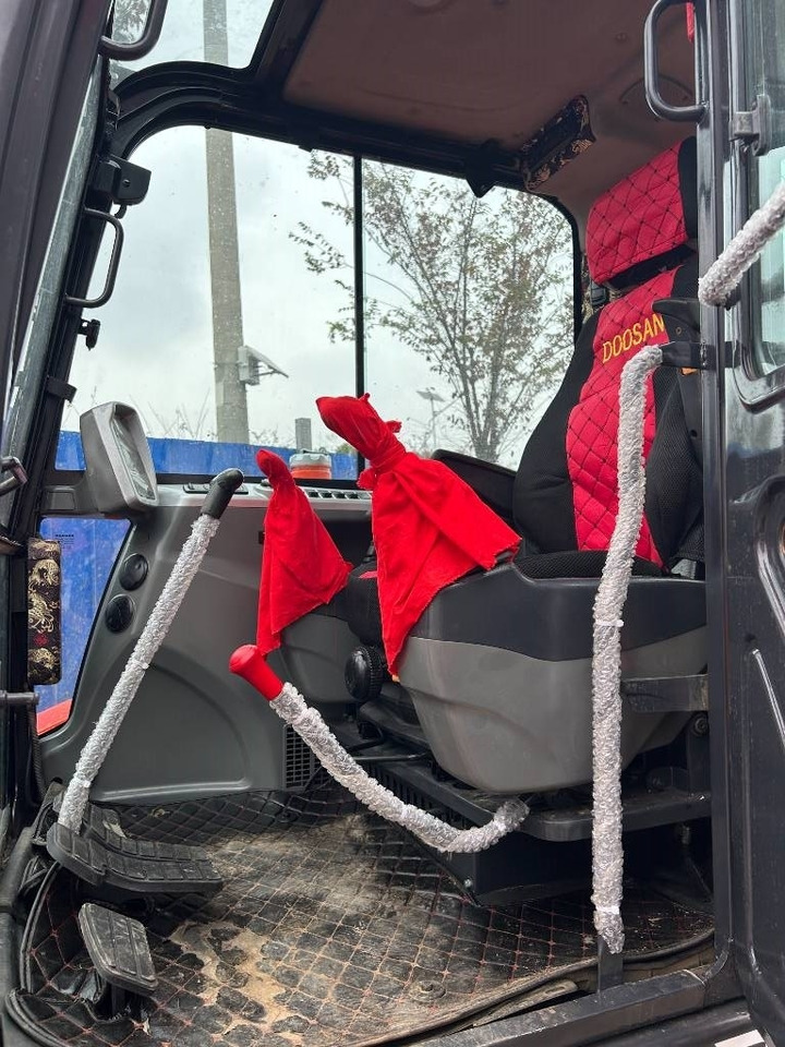 Doosan DX 60 - Máy xúc mini: hình 3 Doosan DX 60 - Máy xúc mini: hình 3