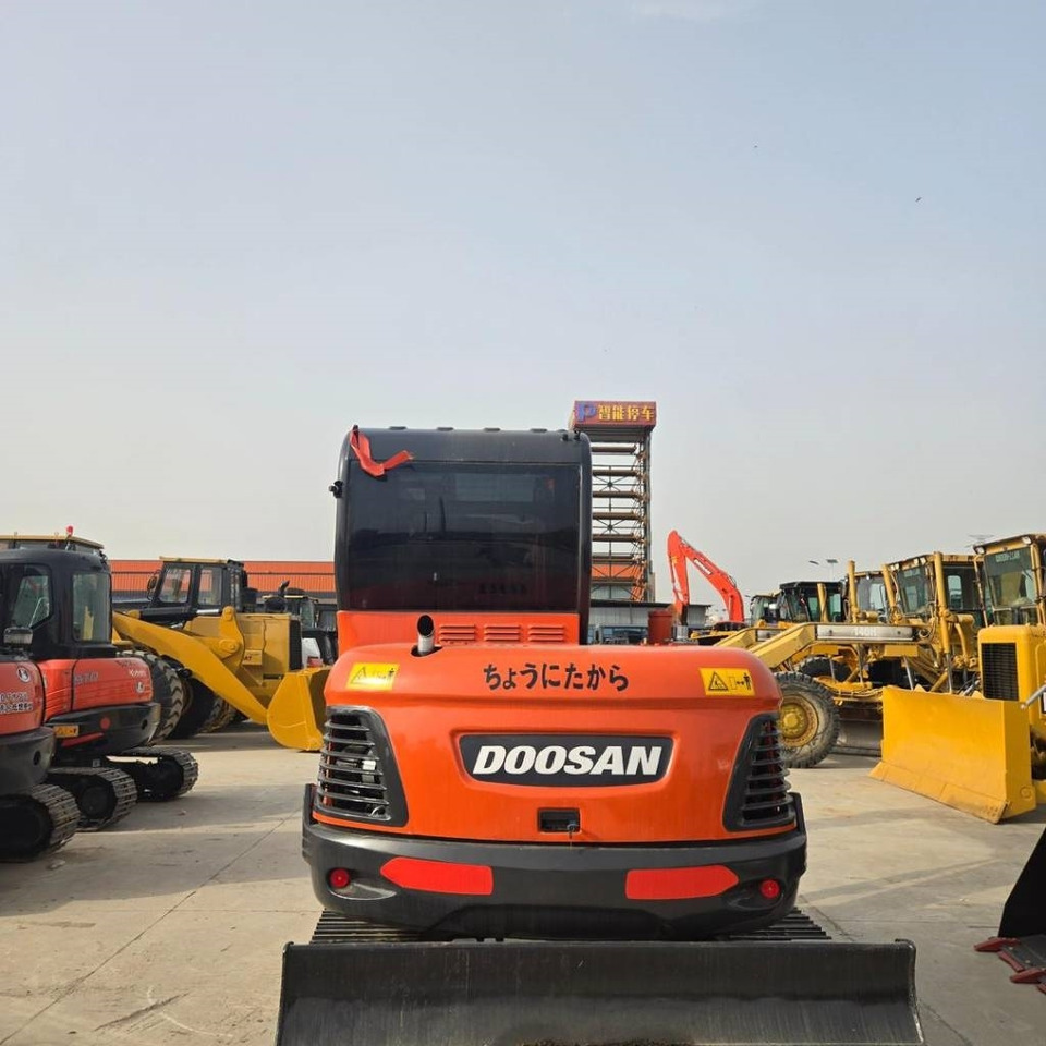 Doosan DX 60 - Máy xúc mini: hình 4 Doosan DX 60 - Máy xúc mini: hình 4