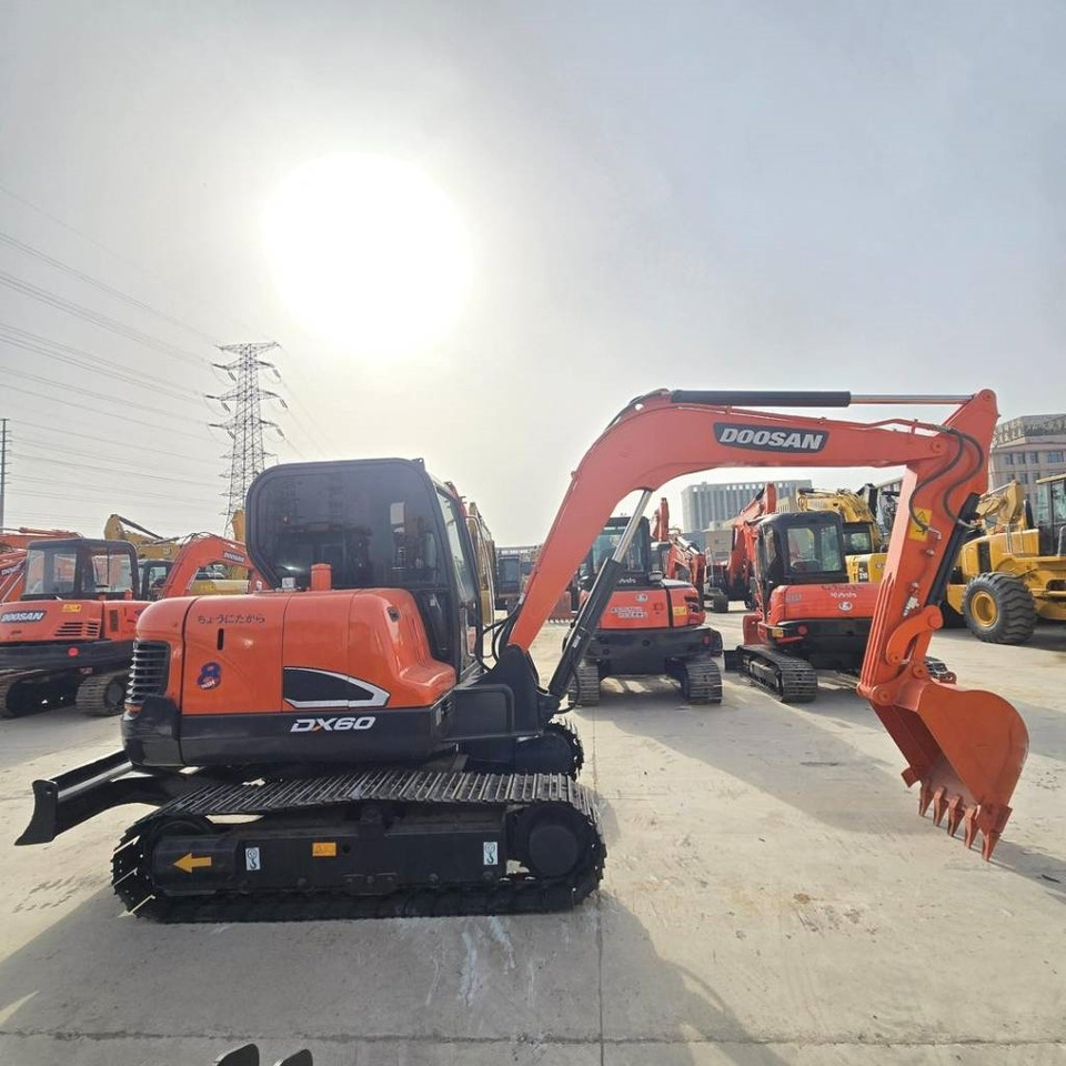 Doosan DX 60 - Máy xúc mini: hình 2 Doosan DX 60 - Máy xúc mini: hình 2