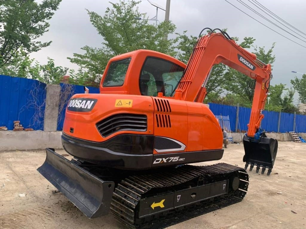 Doosan DX 75-9 C - Máy xúc mini: hình 2 Doosan DX 75-9 C - Máy xúc mini: hình 2
