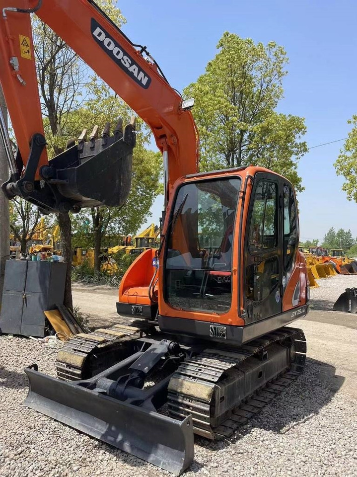 Doosan DX 75-9 C - Máy xúc mini: hình 2 Doosan DX 75-9 C - Máy xúc mini: hình 2