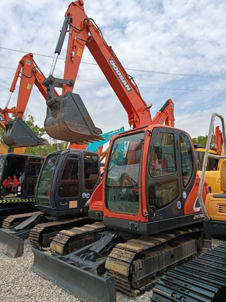 Doosan DX 75 - Máy xúc bánh xích: hình 2 Doosan DX 75 - Máy xúc bánh xích: hình 2