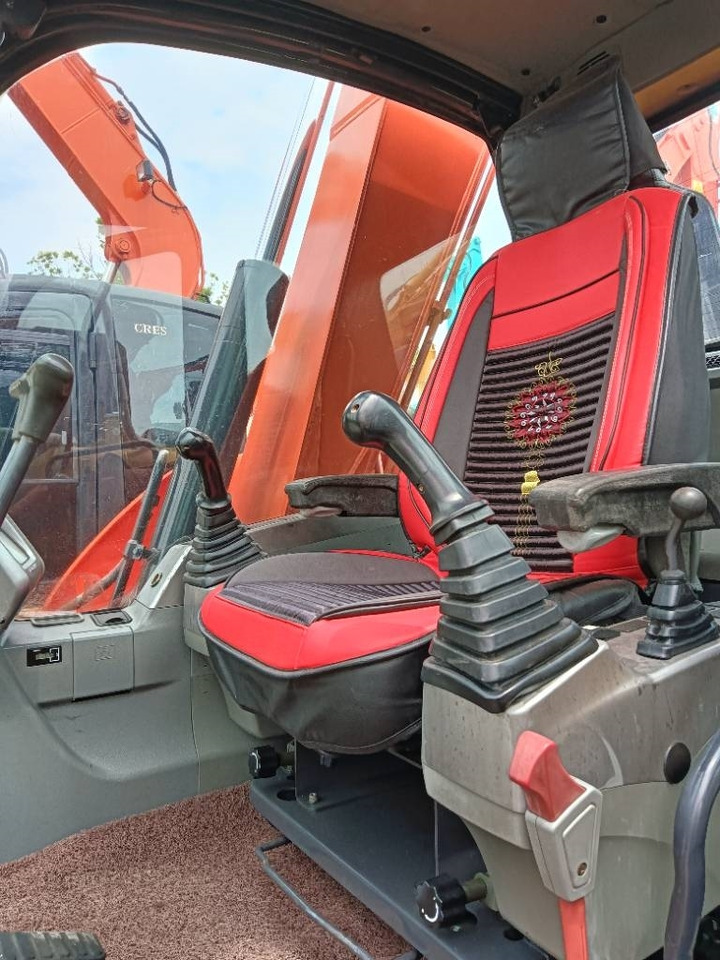 Doosan DX 75 - Máy xúc bánh xích: hình 3 Doosan DX 75 - Máy xúc bánh xích: hình 3